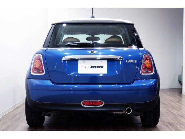 ＭＩＮＩ クーパー　１オーナー／６速マニュアル／６ＭＴ／ＣＡＢＡＮＡシートカバー／正規ディーラー整備記録９枚／１５インチアルミ／ホワイトルーフ・ミラーカバー／（32枚目）
