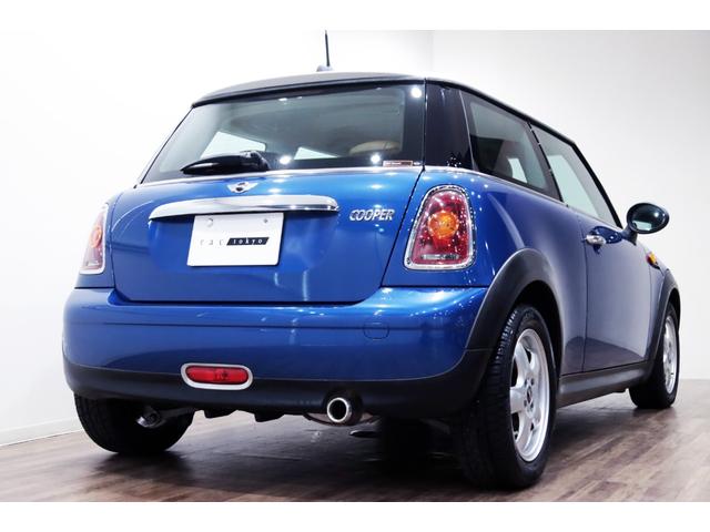 ＭＩＮＩ クーパー　１オーナー／６速マニュアル／６ＭＴ／ＣＡＢＡＮＡシートカバー／正規ディーラー整備記録９枚／１５インチアルミ／ホワイトルーフ・ミラーカバー／（35枚目）