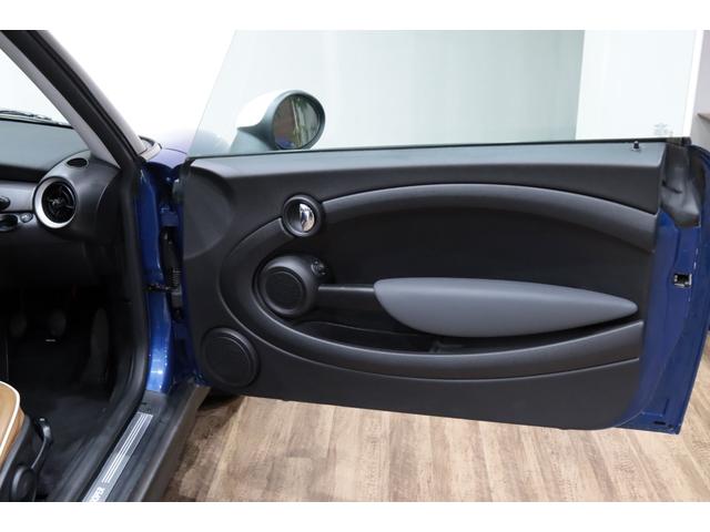 ＭＩＮＩ クーパー　１オーナー／６速マニュアル／６ＭＴ／ＣＡＢＡＮＡシートカバー／正規ディーラー整備記録９枚／１５インチアルミ／ホワイトルーフ・ミラーカバー／（38枚目）