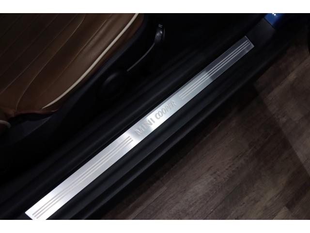 ＭＩＮＩ クーパー　１オーナー／６速マニュアル／６ＭＴ／ＣＡＢＡＮＡシートカバー／正規ディーラー整備記録９枚／１５インチアルミ／ホワイトルーフ・ミラーカバー／（39枚目）
