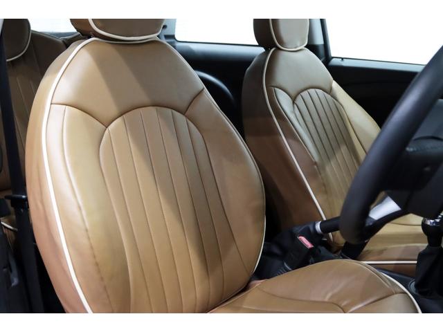 ＭＩＮＩ クーパー　１オーナー／６速マニュアル／６ＭＴ／ＣＡＢＡＮＡシートカバー／正規ディーラー整備記録９枚／１５インチアルミ／ホワイトルーフ・ミラーカバー／（41枚目）