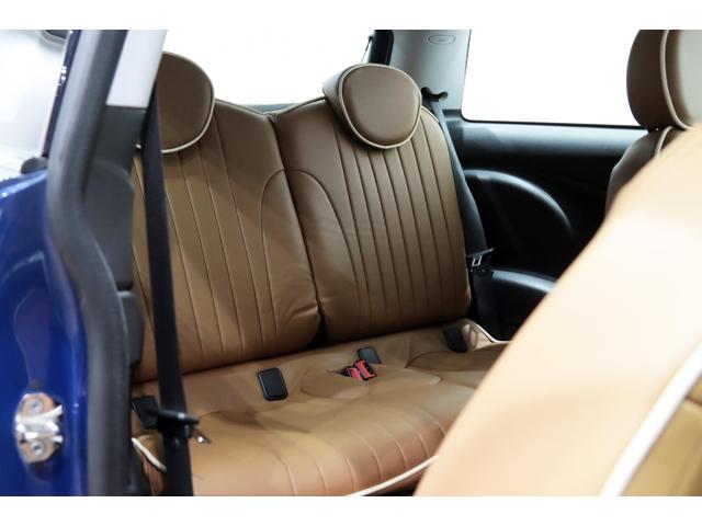 ＭＩＮＩ クーパー　１オーナー／６速マニュアル／６ＭＴ／ＣＡＢＡＮＡシートカバー／正規ディーラー整備記録９枚／１５インチアルミ／ホワイトルーフ・ミラーカバー／（42枚目）