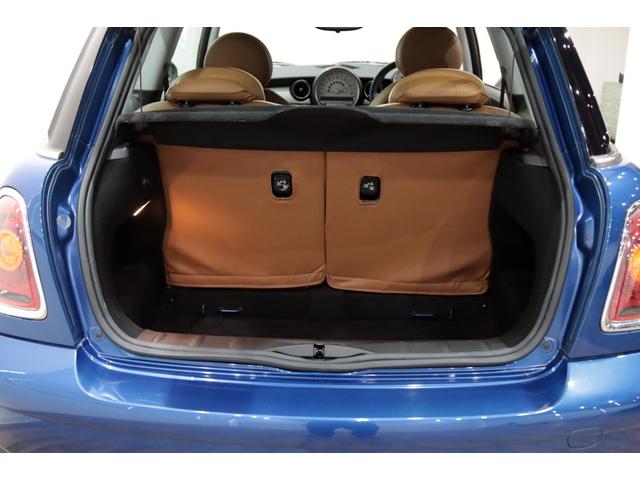 ＭＩＮＩ クーパー　１オーナー／６速マニュアル／６ＭＴ／ＣＡＢＡＮＡシートカバー／正規ディーラー整備記録９枚／１５インチアルミ／ホワイトルーフ・ミラーカバー／（43枚目）