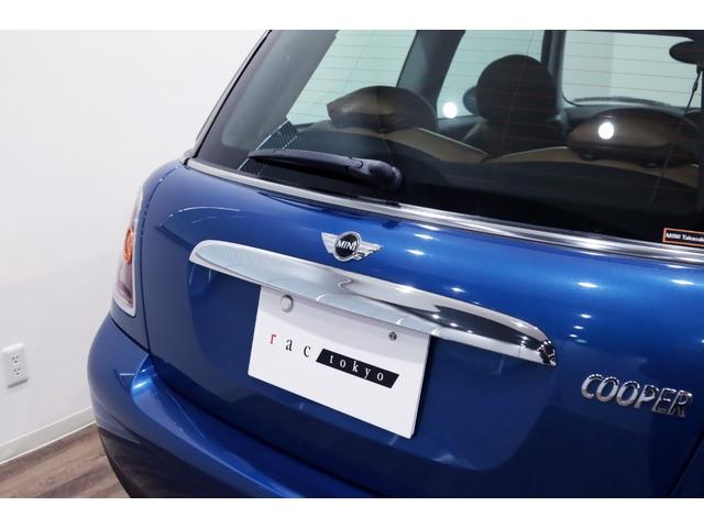 ＭＩＮＩ クーパー　１オーナー／６速マニュアル／６ＭＴ／ＣＡＢＡＮＡシートカバー／正規ディーラー整備記録９枚／１５インチアルミ／ホワイトルーフ・ミラーカバー／（46枚目）