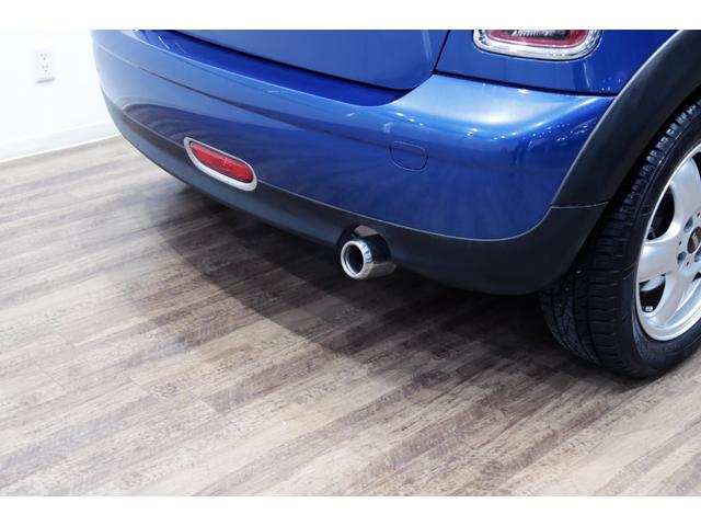 ＭＩＮＩ クーパー　１オーナー／６速マニュアル／６ＭＴ／ＣＡＢＡＮＡシートカバー／正規ディーラー整備記録９枚／１５インチアルミ／ホワイトルーフ・ミラーカバー／（47枚目）