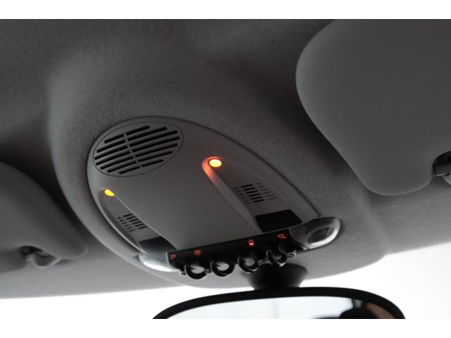 ＭＩＮＩ クーパー　１オーナー／６速マニュアル／６ＭＴ／ＣＡＢＡＮＡシートカバー／正規ディーラー整備記録９枚／１５インチアルミ／ホワイトルーフ・ミラーカバー／（52枚目）