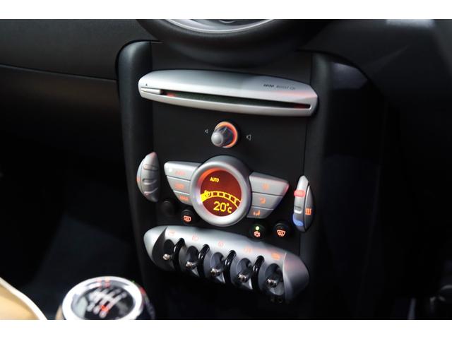 ＭＩＮＩ クーパー　１オーナー／６速マニュアル／６ＭＴ／ＣＡＢＡＮＡシートカバー／正規ディーラー整備記録９枚／１５インチアルミ／ホワイトルーフ・ミラーカバー／（53枚目）