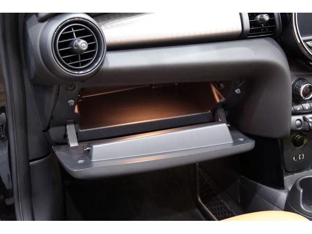 ＭＩＮＩ クーパーＳ　コンバーチブル　ＲＫｄｅｓｉｇｎエアロ／ＲＫｄｅｓｉｇｎマフラー／ＢＣｒａｃｉｎｇ車高調／ミニＹｏｕｒｓ幌／ＷＯＲＫ１８インチアルミ／ｎｅｗタイヤ／車検済／ＣＡＢＡＮＡシート／Ｂｌａｃｋエクステリア／シートヒーター（19枚目）