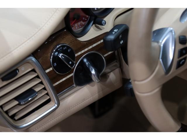 パナメーラ ４Ｓ　スポーツクロノパッケ－ジ／ＳＲ／スポエキ／ソフトクロ－ズ／ＯＰ色／電動ＳＲ／ＢＯＳＥ／Ｅ＆Ｄ／２０ＡＷ／ＰＤＬＳ／前後シ－トＨ／ベンチレ－タ－／レッドメ－タ－／ＬＣＷ／ステアリングＨ／３６０度カメラ（22枚目）