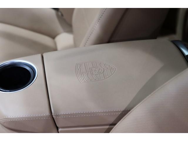 パナメーラ ４Ｓ　スポーツクロノパッケ－ジ／ＳＲ／スポエキ／ソフトクロ－ズ／ＯＰ色／電動ＳＲ／ＢＯＳＥ／Ｅ＆Ｄ／２０ＡＷ／ＰＤＬＳ／前後シ－トＨ／ベンチレ－タ－／レッドメ－タ－／ＬＣＷ／ステアリングＨ／３６０度カメラ（25枚目）