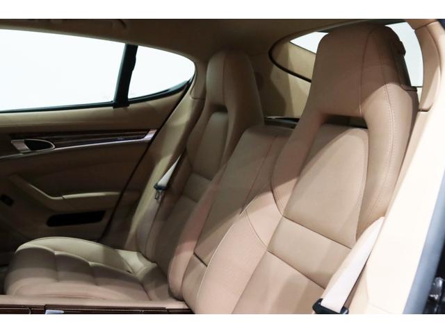 パナメーラ ４Ｓ　スポーツクロノパッケ－ジ／ＳＲ／スポエキ／ソフトクロ－ズ／ＯＰ色／電動ＳＲ／ＢＯＳＥ／Ｅ＆Ｄ／２０ＡＷ／ＰＤＬＳ／前後シ－トＨ／ベンチレ－タ－／レッドメ－タ－／ＬＣＷ／ステアリングＨ／３６０度カメラ（30枚目）