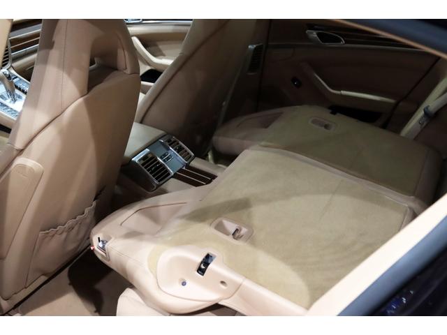 パナメーラ ４Ｓ　スポーツクロノパッケ－ジ／ＳＲ／スポエキ／ソフトクロ－ズ／ＯＰ色／電動ＳＲ／ＢＯＳＥ／Ｅ＆Ｄ／２０ＡＷ／ＰＤＬＳ／前後シ－トＨ／ベンチレ－タ－／レッドメ－タ－／ＬＣＷ／ステアリングＨ／３６０度カメラ（33枚目）