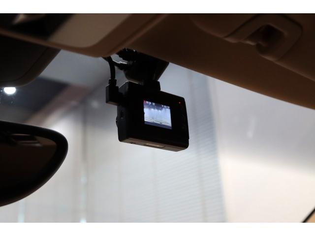 パナメーラ ４Ｓ　スポーツクロノパッケ－ジ／ＳＲ／スポエキ／ソフトクロ－ズ／ＯＰ色／電動ＳＲ／ＢＯＳＥ／Ｅ＆Ｄ／２０ＡＷ／ＰＤＬＳ／前後シ－トＨ／ベンチレ－タ－／レッドメ－タ－／ＬＣＷ／ステアリングＨ／３６０度カメラ（41枚目）