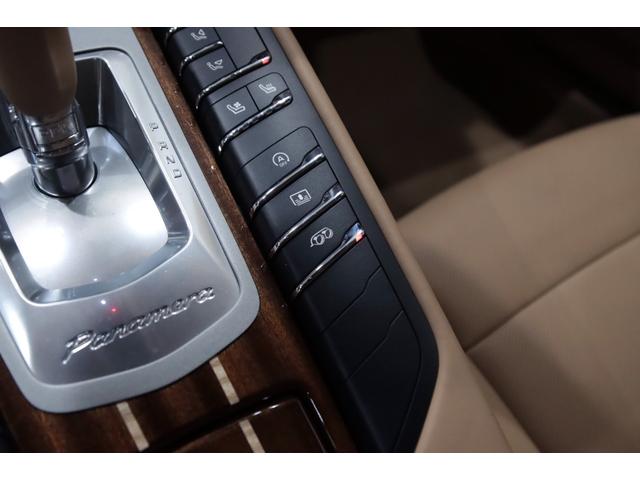 パナメーラ ４Ｓ　スポーツクロノパッケ－ジ／ＳＲ／スポエキ／ソフトクロ－ズ／ＯＰ色／電動ＳＲ／ＢＯＳＥ／Ｅ＆Ｄ／２０ＡＷ／ＰＤＬＳ／前後シ－トＨ／ベンチレ－タ－／レッドメ－タ－／ＬＣＷ／ステアリングＨ／３６０度カメラ（43枚目）