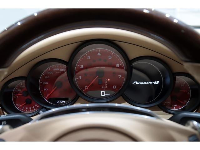 パナメーラ ４Ｓ　スポーツクロノパッケ－ジ／ＳＲ／スポエキ／ソフトクロ－ズ／ＯＰ色／電動ＳＲ／ＢＯＳＥ／Ｅ＆Ｄ／２０ＡＷ／ＰＤＬＳ／前後シ－トＨ／ベンチレ－タ－／レッドメ－タ－／ＬＣＷ／ステアリングＨ／３６０度カメラ（57枚目）