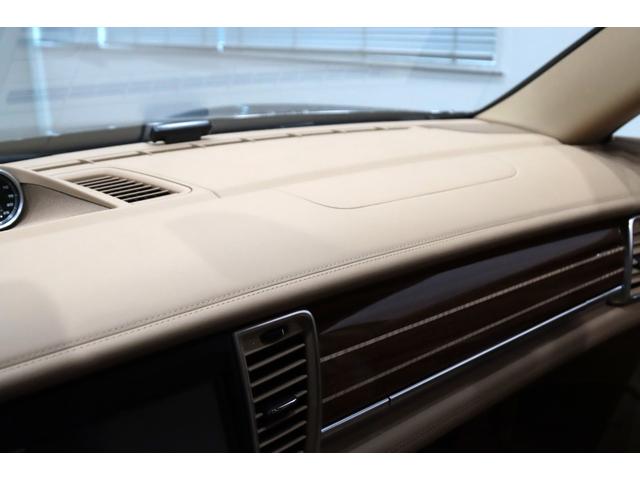 パナメーラ ４Ｓ　スポーツクロノパッケ－ジ／ＳＲ／スポエキ／ソフトクロ－ズ／ＯＰ色／電動ＳＲ／ＢＯＳＥ／Ｅ＆Ｄ／２０ＡＷ／ＰＤＬＳ／前後シ－トＨ／ベンチレ－タ－／レッドメ－タ－／ＬＣＷ／ステアリングＨ／３６０度カメラ（59枚目）