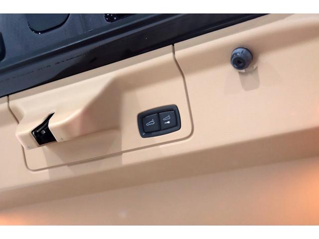 パナメーラ ４Ｓ　スポーツクロノパッケ－ジ／ＳＲ／スポエキ／ソフトクロ－ズ／ＯＰ色／電動ＳＲ／ＢＯＳＥ／Ｅ＆Ｄ／２０ＡＷ／ＰＤＬＳ／前後シ－トＨ／ベンチレ－タ－／レッドメ－タ－／ＬＣＷ／ステアリングＨ／３６０度カメラ（70枚目）