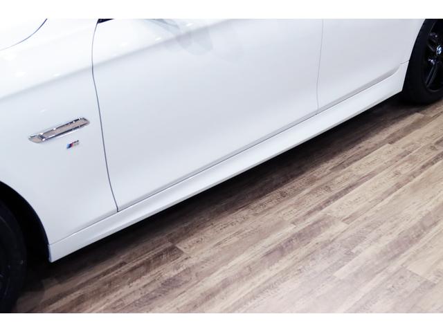 ５シリーズ ５２３ｉツーリング　Ｍスポーツ　後期／パノラマサンルーフ／ブラックレザー／前後シートヒーター／タイヤ新品／車線変更警告／ドライビングアシストプラス／アダプティブＬＥＤ／専用装備／１８インチブラックアルミ（18枚目）
