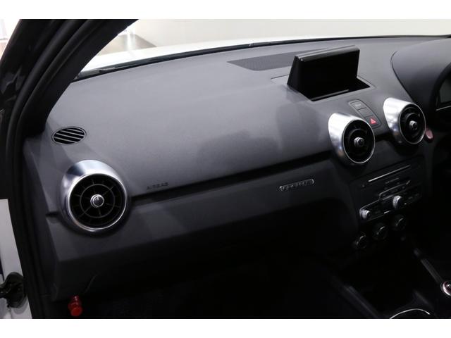 Ｓ１ ベースグレード　６速ＭＴ／サンル－フ／赤キャリパ－／コントラストル－フ／バックカメラ／車検Ｒ９．９迄／タイヤ新品／グレイシアホワイトＭ／フロアマット／ナビ地デジ／１８インチアルミ／ブラックハーフレザー（14枚目）