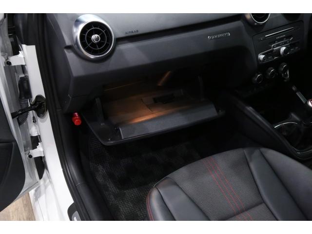 Ｓ１ ベースグレード　６速ＭＴ／サンル－フ／赤キャリパ－／コントラストル－フ／バックカメラ／車検Ｒ９．９迄／タイヤ新品／グレイシアホワイトＭ／フロアマット／ナビ地デジ／１８インチアルミ／ブラックハーフレザー（15枚目）
