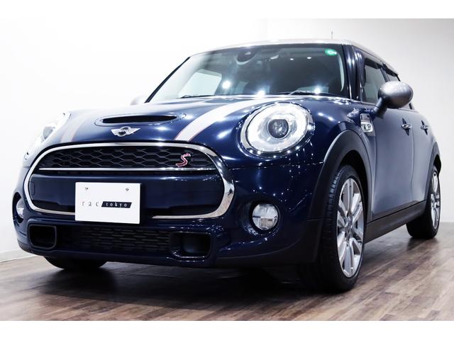 ＭＩＮＩ クーパーＳＤ　セブン　１オーナー／特別専用装備／専用シルバールーフ＆ミラーキャップ／専用ボンネットストライプ・１７インチアルミ・クロス×レザーダイヤモンドモルトブラウン・ドアシル／ＬＥＤヘッドライト／ＨＤＤナビ／（2枚目）