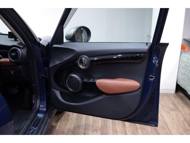 ＭＩＮＩ クーパーＳＤ　セブン　１オーナー／特別専用装備／専用シルバールーフ＆ミラーキャップ／専用ボンネットストライプ・１７インチアルミ・クロス×レザーダイヤモンドモルトブラウン・ドアシル／ＬＥＤヘッドライト／ＨＤＤナビ／（44枚目）
