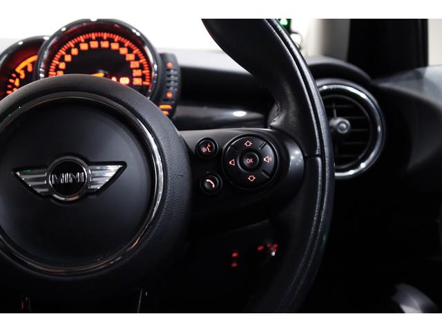 ＭＩＮＩ クーパーＳＤ　セブン　１オーナー／特別専用装備／専用シルバールーフ＆ミラーキャップ／専用ボンネットストライプ・１７インチアルミ・クロス×レザーダイヤモンドモルトブラウン・ドアシル／ＬＥＤヘッドライト／ＨＤＤナビ／（78枚目）