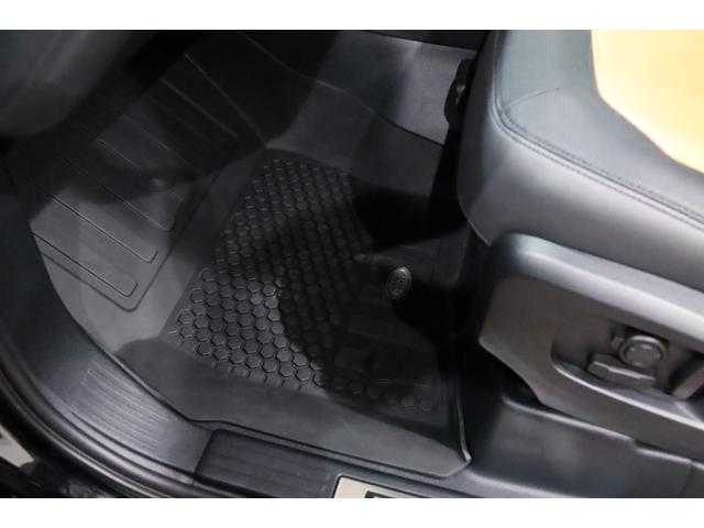 ディフェンダー ９０Ｘ－ダイナミックＨＳＥ　Ｄ３００　法人１オーナー／エアサスペンションパック／ブラックエクステリアパック／フィックスドサイドステップ／ＣｅａｒＳｉｇｈｔインテリアリアビューミラー／マッドフラップ／プライバシーガラス／ラバーマット／（12枚目）