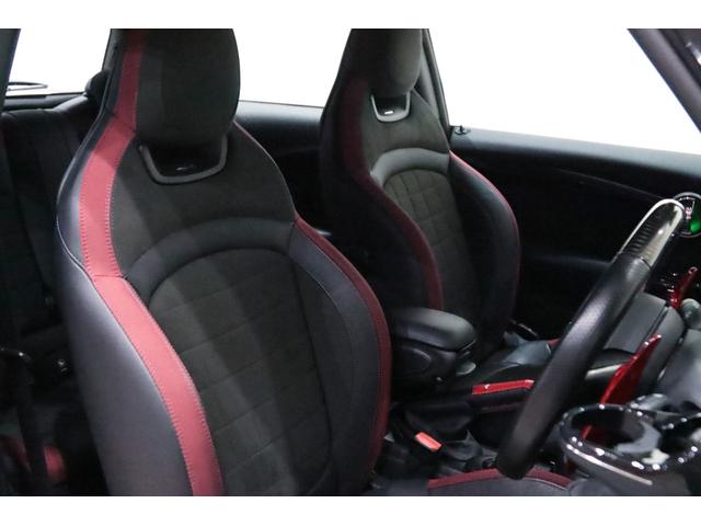ＭＩＮＩ ジョンクーパーワークス　ＲＥＭＵＳ／ＫＷ／カーボンステア／ｈａｒｍａｎ／ｋａｒｄｏｎ／車検済／パッセンジャーデジタルメーター／ＢＥＷＩＴＨ／ＧｒｕｐｐｅＭ／ＮＭ　Ｅｎｇｉｎｅｅｒｉｎｇ／ペッパーＰＫＧ／ナビ男くんＢＥＳＴ２（4枚目）