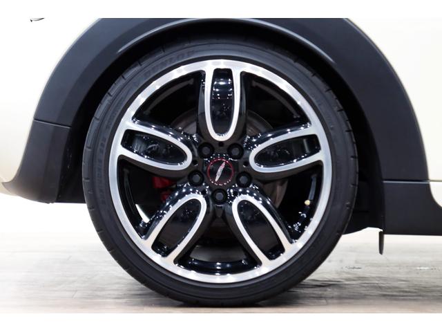 ＭＩＮＩ ジョンクーパーワークス　ＲＥＭＵＳ／ＫＷ／カーボンステア／ｈａｒｍａｎ／ｋａｒｄｏｎ／車検済／パッセンジャーデジタルメーター／ＢＥＷＩＴＨ／ＧｒｕｐｐｅＭ／ＮＭ　Ｅｎｇｉｎｅｅｒｉｎｇ／ペッパーＰＫＧ／ナビ男くんＢＥＳＴ２（5枚目）