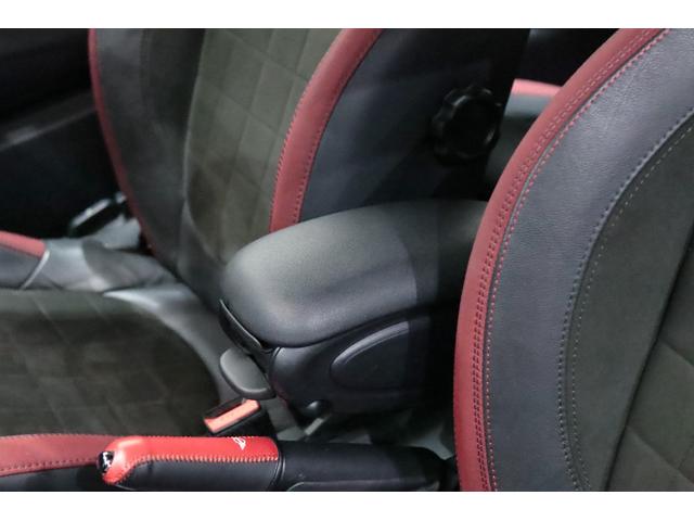 ＭＩＮＩ ジョンクーパーワークス　ＲＥＭＵＳ／ＫＷ／カーボンステア／ｈａｒｍａｎ／ｋａｒｄｏｎ／車検済／パッセンジャーデジタルメーター／ＢＥＷＩＴＨ／ＧｒｕｐｐｅＭ／ＮＭ　Ｅｎｇｉｎｅｅｒｉｎｇ／ペッパーＰＫＧ／ナビ男くんＢＥＳＴ２（23枚目）