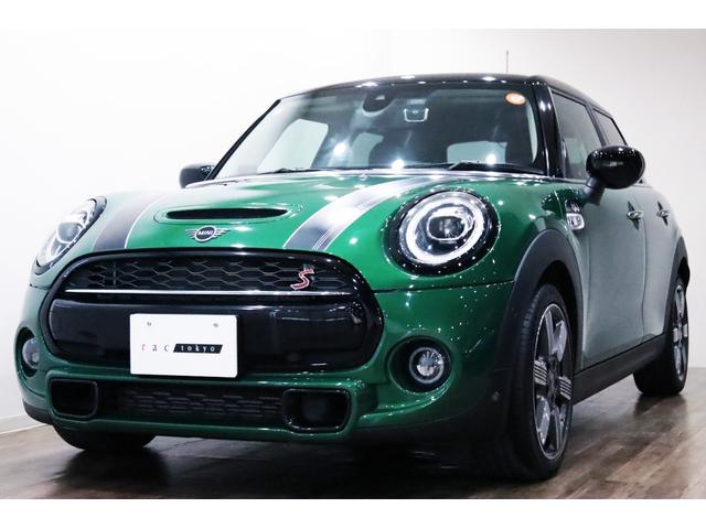 ＭＩＮＩ クーパーＳ　６０イヤーズエディション　専用装備／１オ－ナ－／ＭＩＮＩ誕生６０周年記念／１オーナー／レーシンググリーン／レザーラウンジダークマロン／カメラ＆パーキングアシストパッケージ／ドライビングモード／ペッパーパッケージ／シートヒータ－（2枚目）