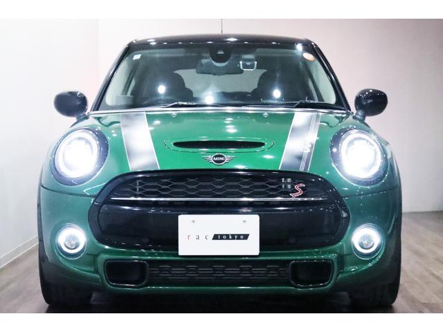 ＭＩＮＩ クーパーＳ　６０イヤーズエディション　専用装備／１オ－ナ－／ＭＩＮＩ誕生６０周年記念／１オーナー／レーシンググリーン／レザーラウンジダークマロン／カメラ＆パーキングアシストパッケージ／ドライビングモード／ペッパーパッケージ／シートヒータ－（8枚目）