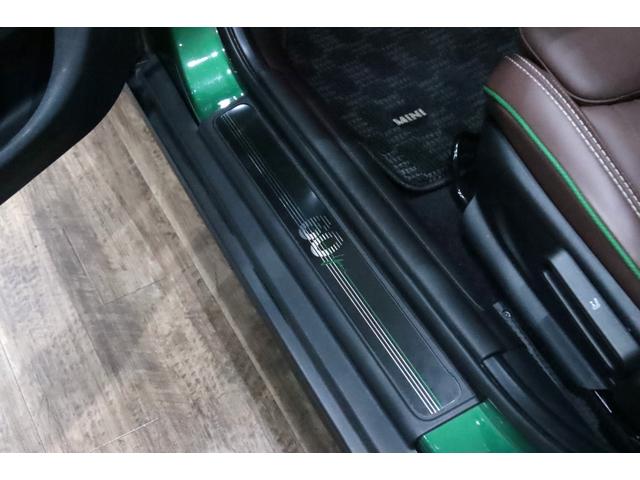 ＭＩＮＩ クーパーＳ　６０イヤーズエディション　専用装備／１オ－ナ－／ＭＩＮＩ誕生６０周年記念／１オーナー／レーシンググリーン／レザーラウンジダークマロン／カメラ＆パーキングアシストパッケージ／ドライビングモード／ペッパーパッケージ／シートヒータ－（12枚目）