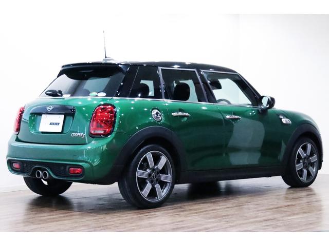 ＭＩＮＩ クーパーＳ　６０イヤーズエディション　専用装備／１オ－ナ－／ＭＩＮＩ誕生６０周年記念／１オーナー／レーシンググリーン／レザーラウンジダークマロン／カメラ＆パーキングアシストパッケージ／ドライビングモード／ペッパーパッケージ／シートヒータ－（34枚目）