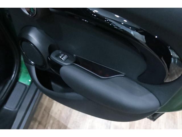 ＭＩＮＩ クーパーＳ　６０イヤーズエディション　専用装備／１オ－ナ－／ＭＩＮＩ誕生６０周年記念／１オーナー／レーシンググリーン／レザーラウンジダークマロン／カメラ＆パーキングアシストパッケージ／ドライビングモード／ペッパーパッケージ／シートヒータ－（49枚目）