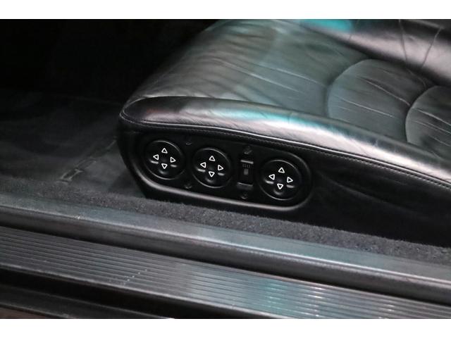 ９１１ ９１１カレラ４Ｓ　３．８Ｌエンジン（Ｍ６４／２１ＳＮ）／ＲＳ／６ＭＴ／プラスパッケ－ジ／カ－ボンインテリア・メ－タ－パネル・ダッシュパネル／スポ－ツステアリング／アルミシフトノブ・サイドブレ－キ／フルレザ－インテリア／（17枚目）