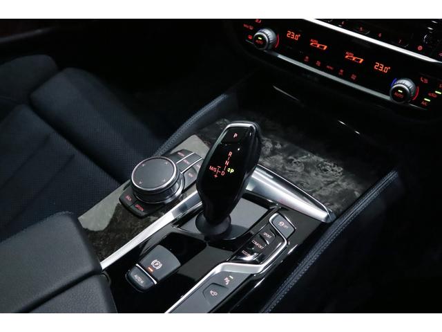 5シリーズ 523dツーリング Mスポーツ パノラマサンル-フ/Mスポ-ツブレ-キ・サスペンション・レザ-ステアリング・スポ-ツシ-ト/Mロゴドアシルプレ-ト/パ-キングアシストプラス/ドライビングアシストプラス/四輪操舵/IAS/(72枚目)