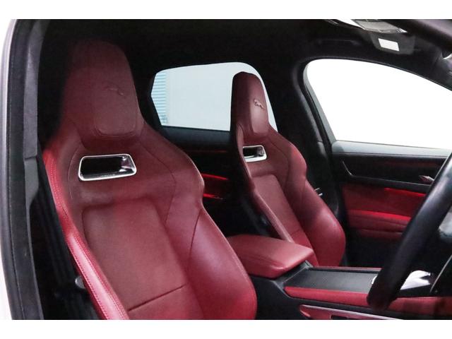 Fペイス R-ダイナミック HSE P250 1オ-ナ-/後期/ブラックエクステリアパック/専用ボディキット/マ-ズレッドレザ-スポ-ツシ-ト/20AW/タイヤ新品/11.4インチタッチスクリ-ン/ワイヤレスAppleCarPlay/3Dカメラ(4枚目)