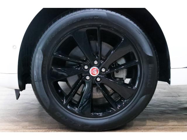 Fペイス R-ダイナミック HSE P250 1オ-ナ-/後期/ブラックエクステリアパック/専用ボディキット/マ-ズレッドレザ-スポ-ツシ-ト/20AW/タイヤ新品/11.4インチタッチスクリ-ン/ワイヤレスAppleCarPlay/3Dカメラ(5枚目)