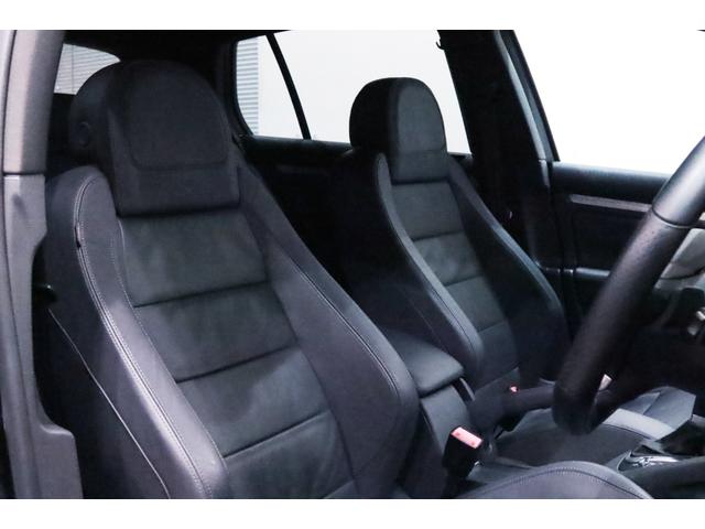ゴルフ R32 VR6/3.2L/DSG/4モーション/専用装備/ブラックマジックパールエフェクト/18インチアルミ/キセノンヘッドライト/アルミニウムトリム・ペダル/黒革シート/シートヒーター/(4枚目)