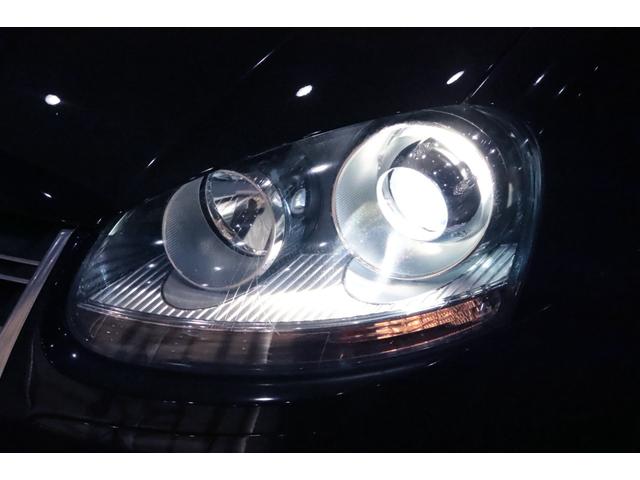 ゴルフ R32 VR6/3.2L/DSG/4モーション/専用装備/ブラックマジックパールエフェクト/18インチアルミ/キセノンヘッドライト/アルミニウムトリム・ペダル/黒革シート/シートヒーター/(9枚目)