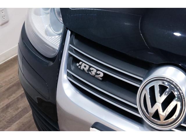ゴルフ R32 VR6/3.2L/DSG/4モーション/専用装備/ブラックマジックパールエフェクト/18インチアルミ/キセノンヘッドライト/アルミニウムトリム・ペダル/黒革シート/シートヒーター/(10枚目)
