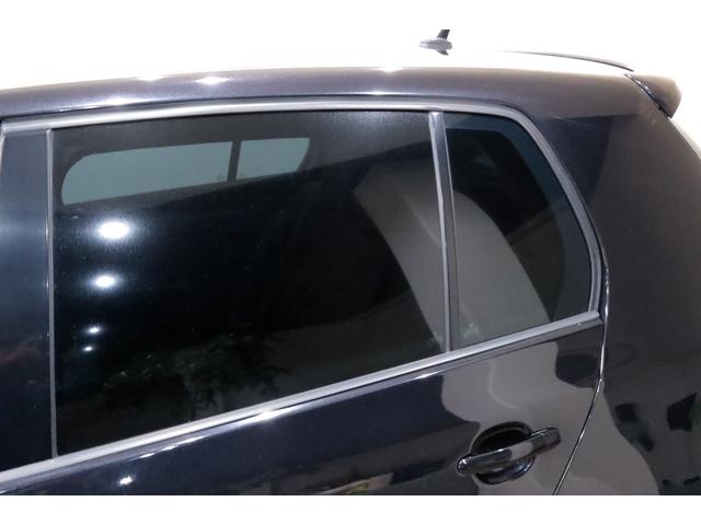 ゴルフ R32 VR6/3.2L/DSG/4モーション/専用装備/ブラックマジックパールエフェクト/18インチアルミ/キセノンヘッドライト/アルミニウムトリム・ペダル/黒革シート/シートヒーター/(13枚目)