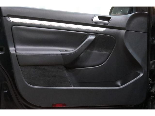 ゴルフ R32 VR6/3.2L/DSG/4モーション/専用装備/ブラックマジックパールエフェクト/18インチアルミ/キセノンヘッドライト/アルミニウムトリム・ペダル/黒革シート/シートヒーター/(15枚目)