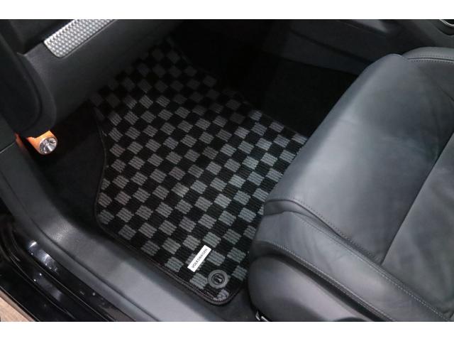 ゴルフ R32 VR6/3.2L/DSG/4モーション/専用装備/ブラックマジックパールエフェクト/18インチアルミ/キセノンヘッドライト/アルミニウムトリム・ペダル/黒革シート/シートヒーター/(17枚目)