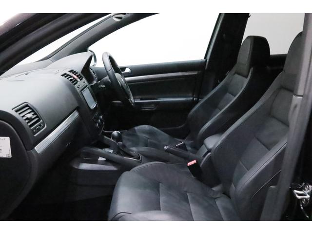 ゴルフ R32 VR6/3.2L/DSG/4モーション/専用装備/ブラックマジックパールエフェクト/18インチアルミ/キセノンヘッドライト/アルミニウムトリム・ペダル/黒革シート/シートヒーター/(18枚目)