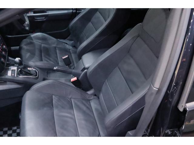 ゴルフ R32 VR6/3.2L/DSG/4モーション/専用装備/ブラックマジックパールエフェクト/18インチアルミ/キセノンヘッドライト/アルミニウムトリム・ペダル/黒革シート/シートヒーター/(21枚目)