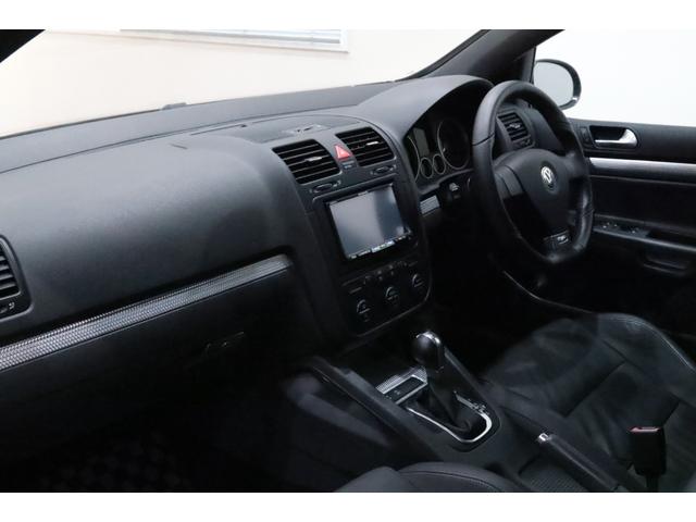 ゴルフ R32 VR6/3.2L/DSG/4モーション/専用装備/ブラックマジックパールエフェクト/18インチアルミ/キセノンヘッドライト/アルミニウムトリム・ペダル/黒革シート/シートヒーター/(23枚目)