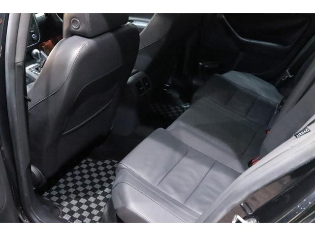 ゴルフ R32 VR6/3.2L/DSG/4モーション/専用装備/ブラックマジックパールエフェクト/18インチアルミ/キセノンヘッドライト/アルミニウムトリム・ペダル/黒革シート/シートヒーター/(24枚目)